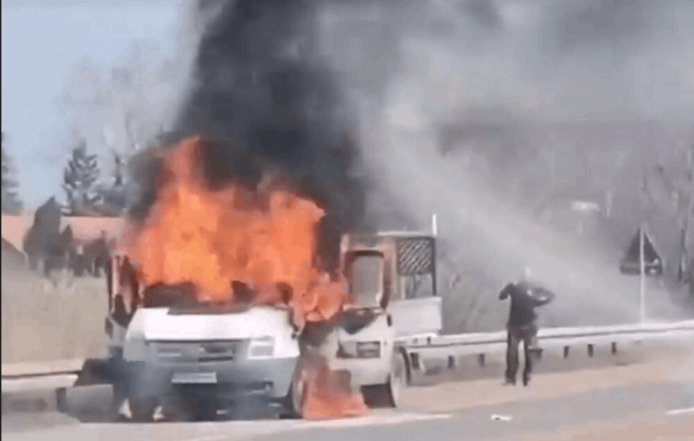 BUKTINJA NA PANČEVAČKOM PUTU: Gori kamion, plamen kulja iz kabine (VIDEO)